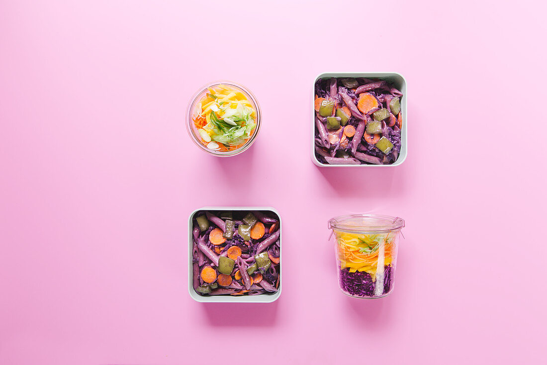 Two different types of take-away oriental food – with pasta and as a salad in a jar
