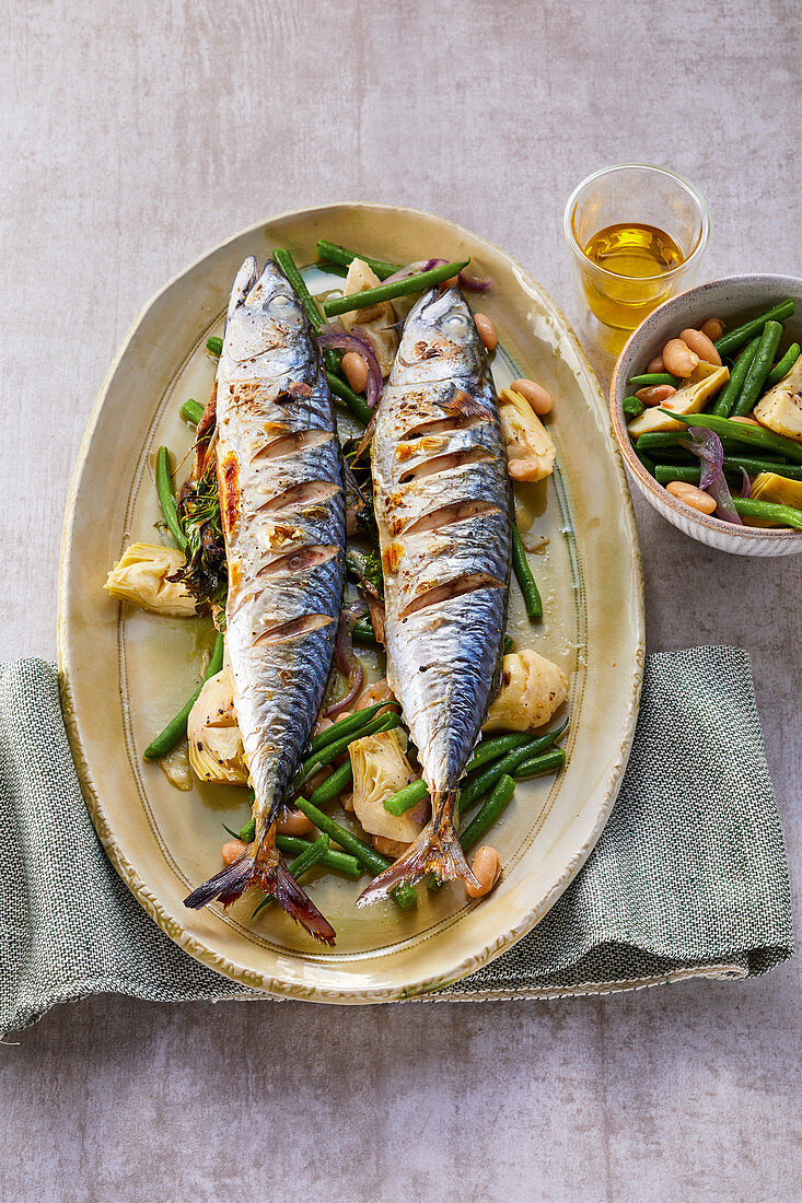 Grilled mackerel with green beans and artichokes