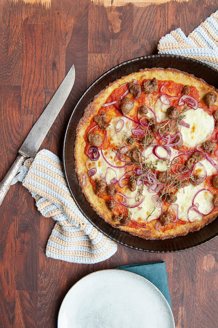 Pizza Salsicce mit Blumenkohlboden