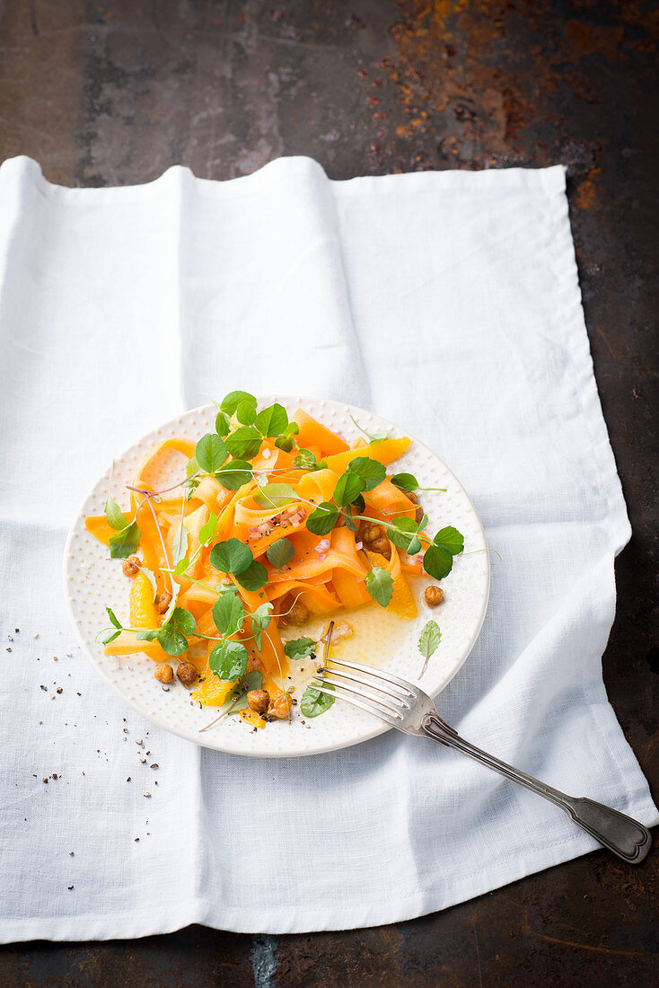 Karotten-Kohlrabi-Salat mit Kresse