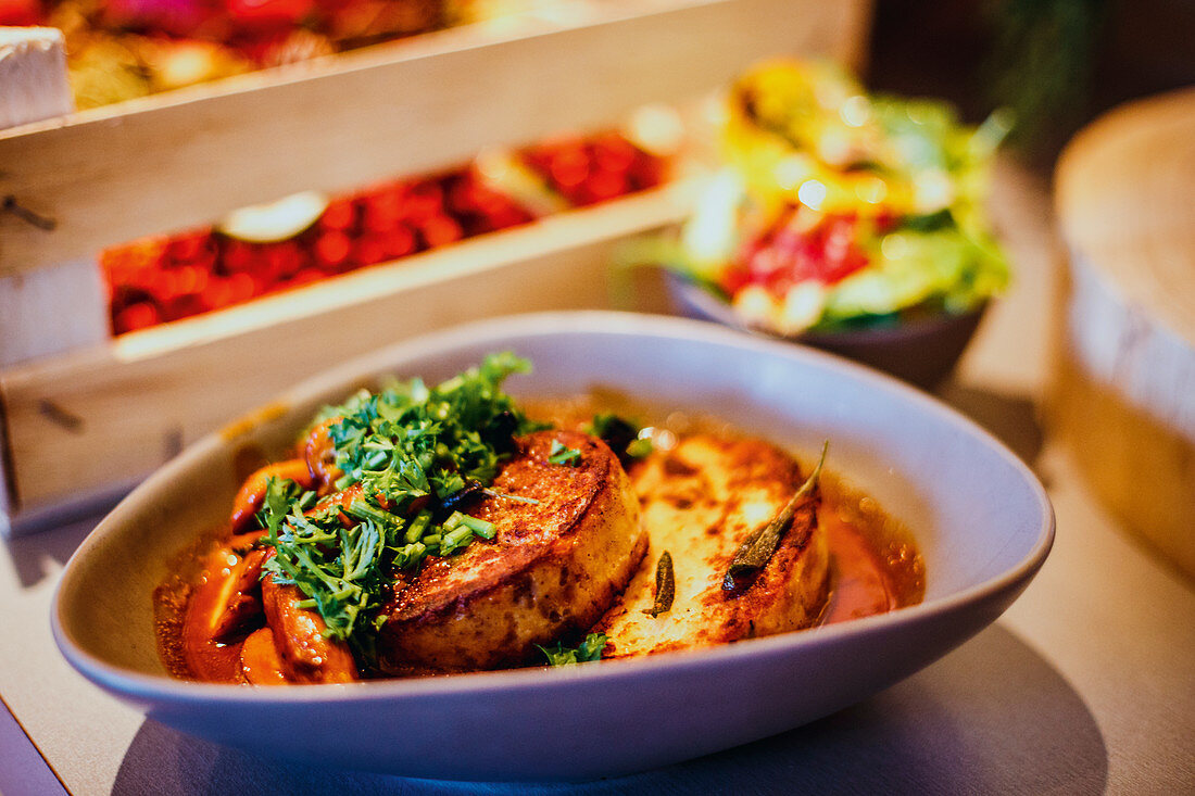 Geröstete Semmelknödel mit Pilzragout