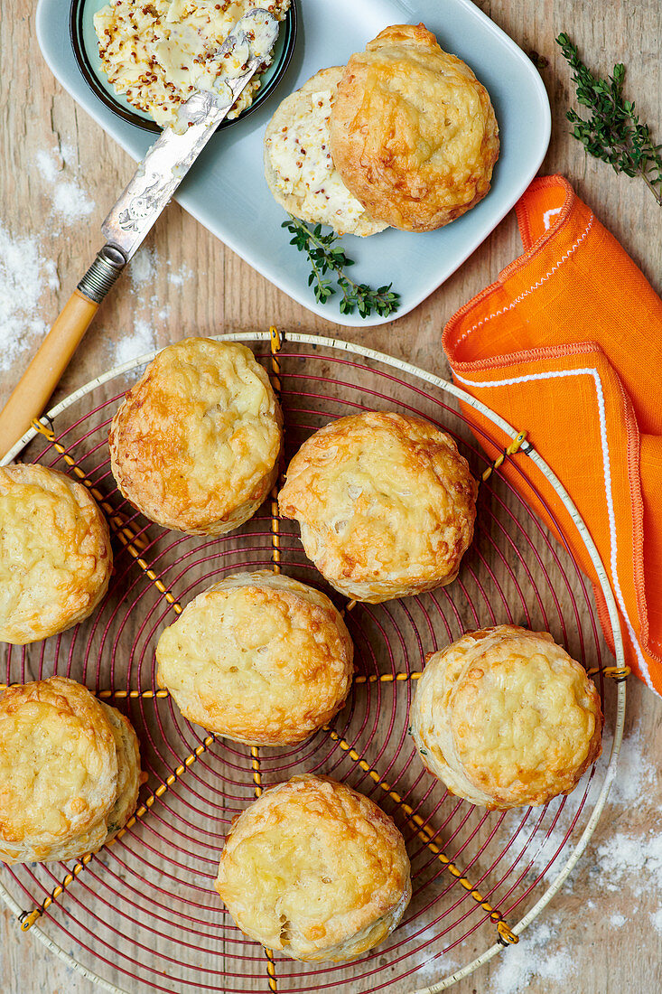 Cheese scones with thyme