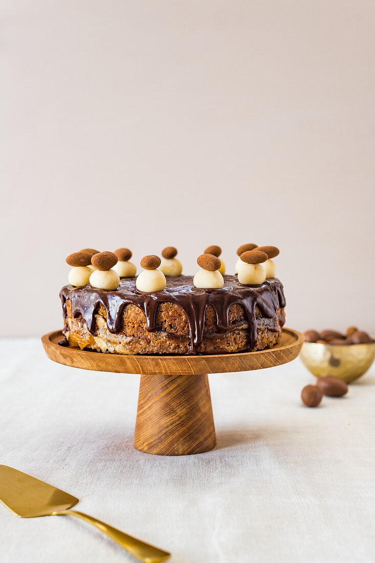 Simnel Cake mit Schokoladenglasur (Osterkuchen, England)