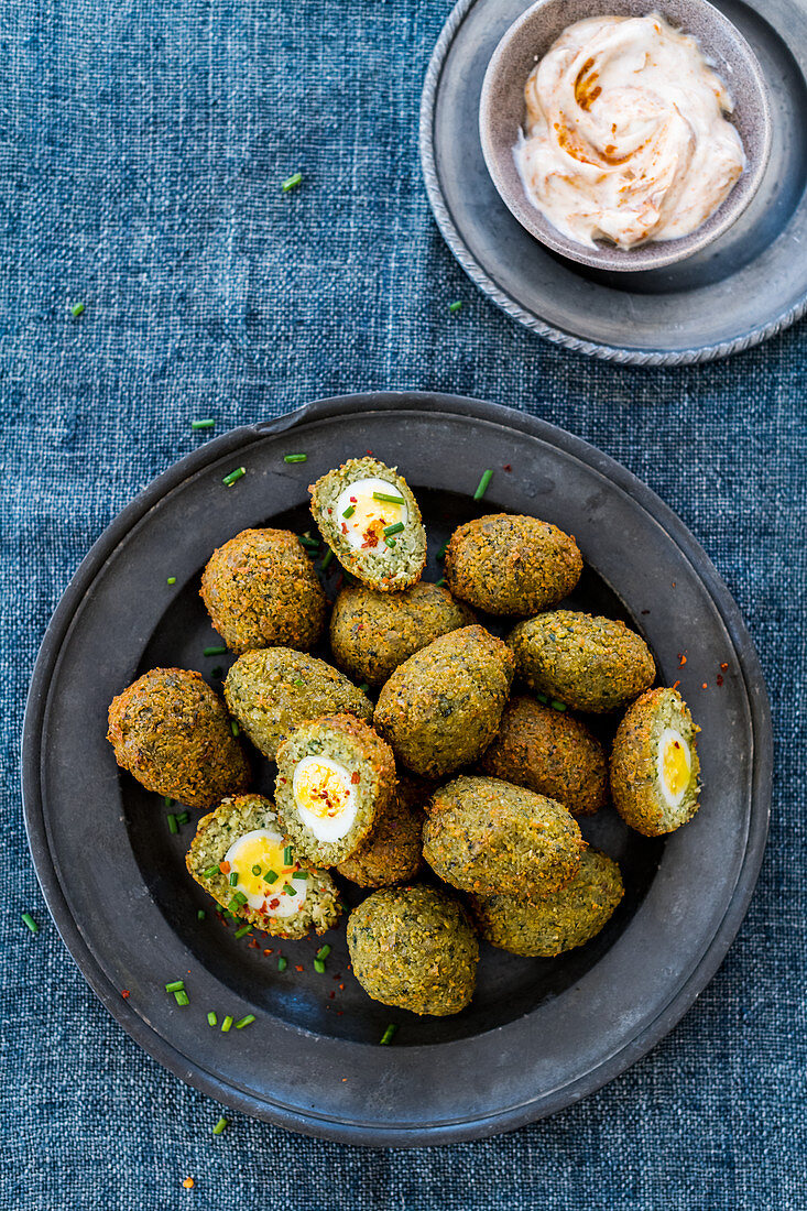 Falafel gefüllt mit Wachteleiern