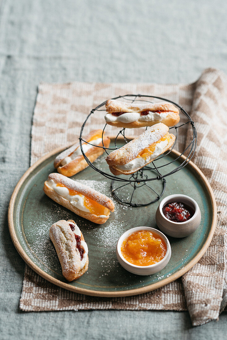 Eclairs mit Robiolacreme und Orangenmarmelade