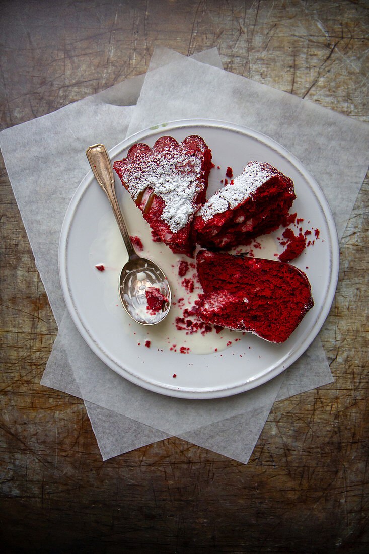Red velvet cake (Rot gefärbter Rührteigkuchen, USA)