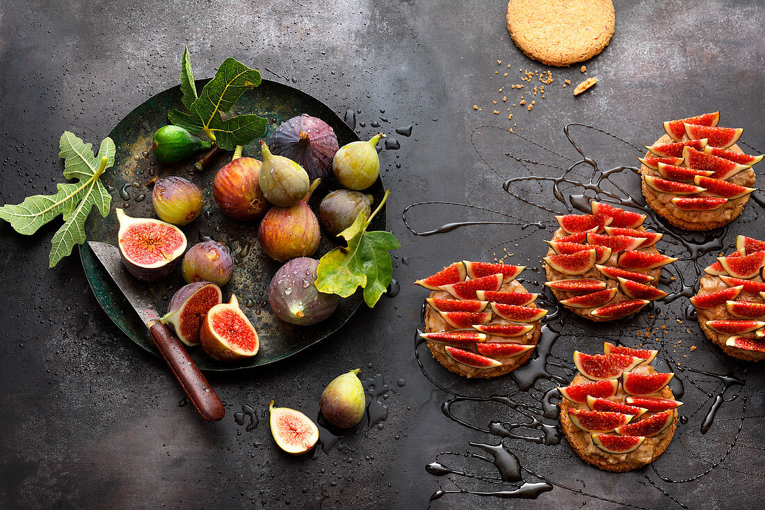 Fresh figs and figs on crackers