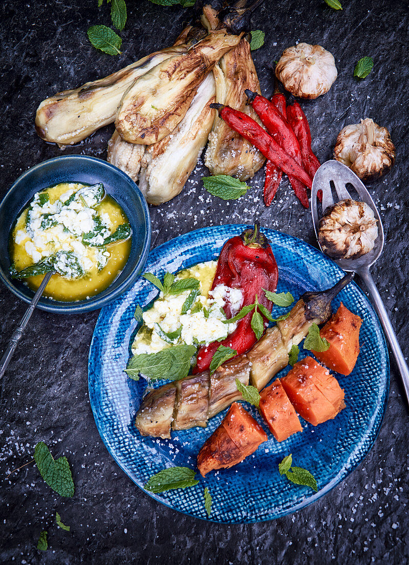 Grilled vegetables with mint garlic sauce