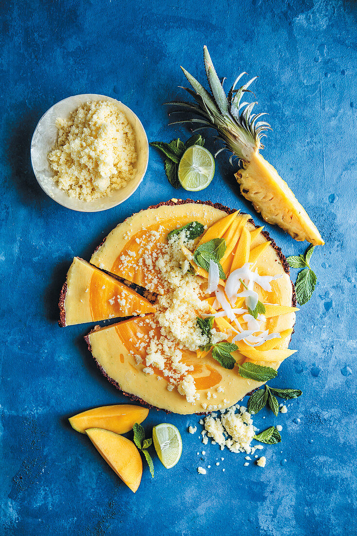 Mango-Kokos-Kühlschranktorte mit Ananasgranita