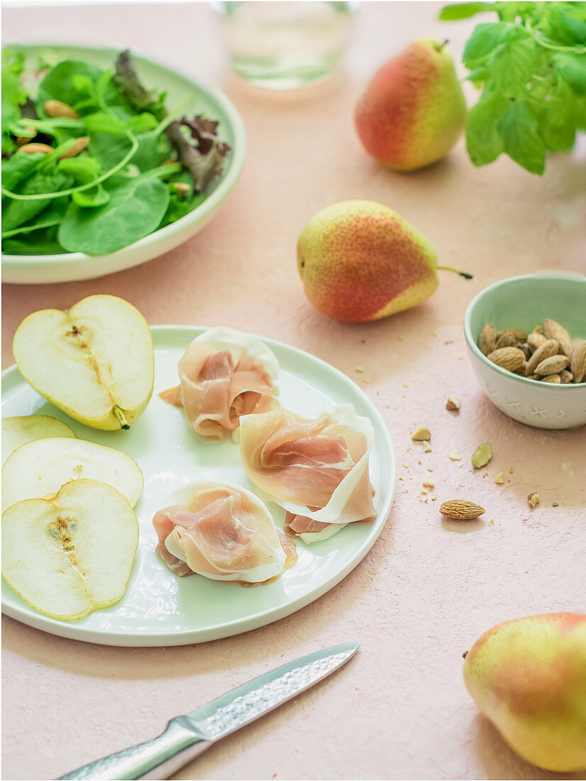 Prosciutto and pears on the plate