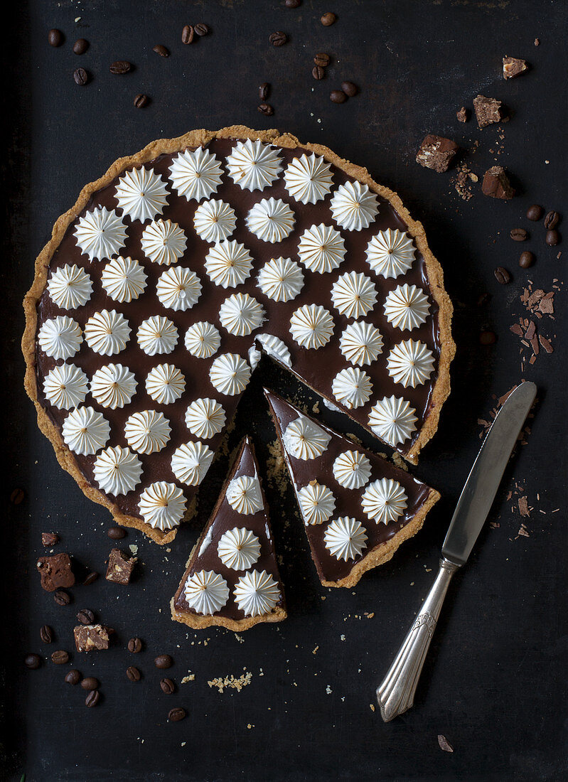 Chocolate tart with chocolate mousse and flambé meringues