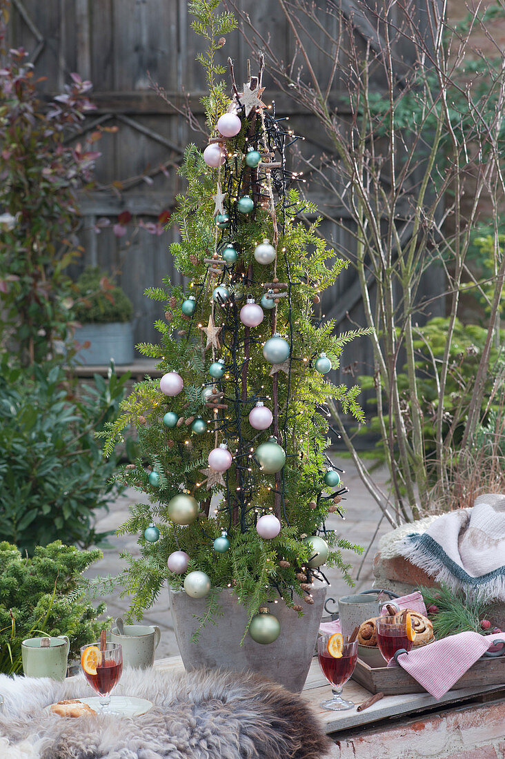 Christmas decoration for the terrace with branches