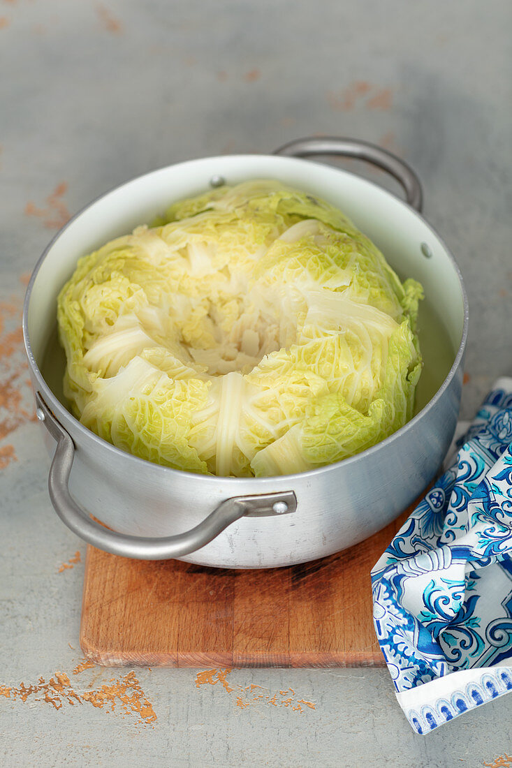Making stuffed savoy cabbage with lentils, mushrooms and feta - cooked cabbage