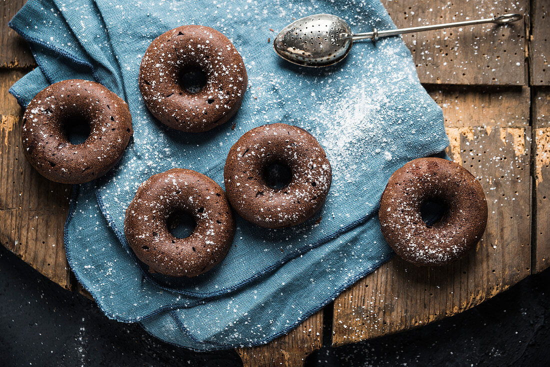 Vegan oven-baked, sugar-reduced chocolate banana donuts