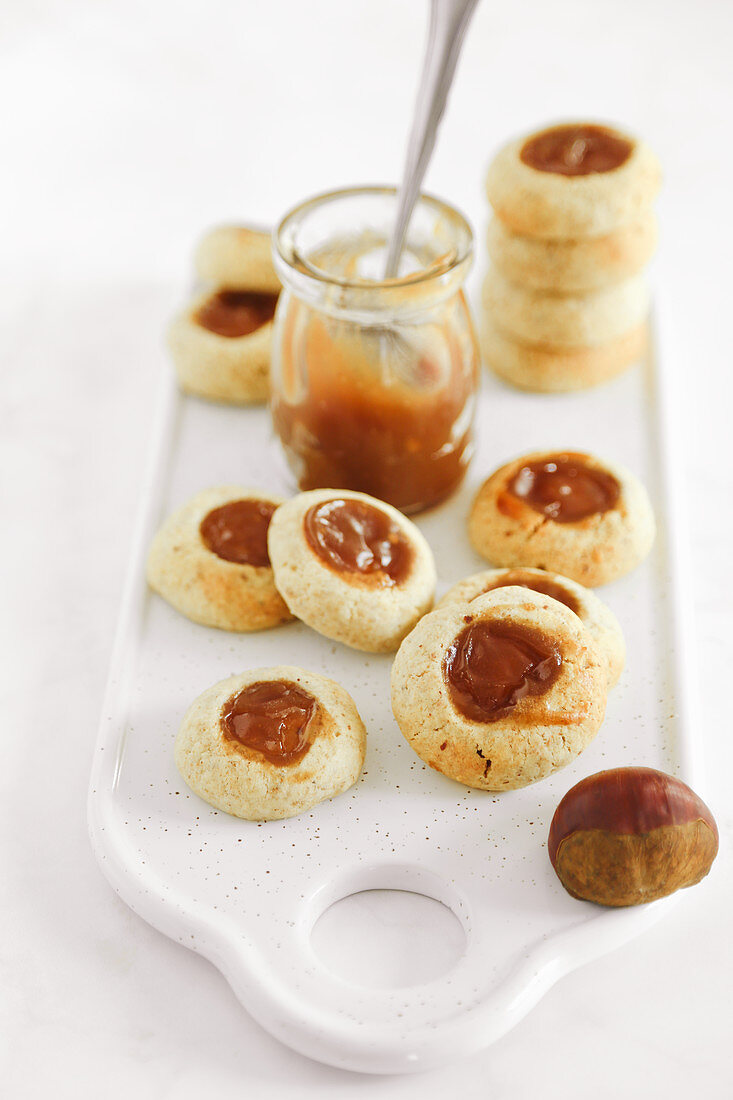 Haselnussplätzchen mit Maronencremefüllung