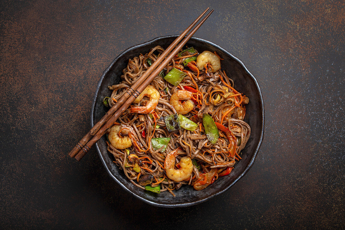 Chinese soba stir-fry noodles with shrimps and vegetables