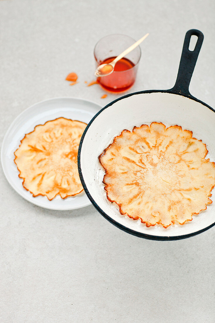 Kleine Crepes mit Orangensirup