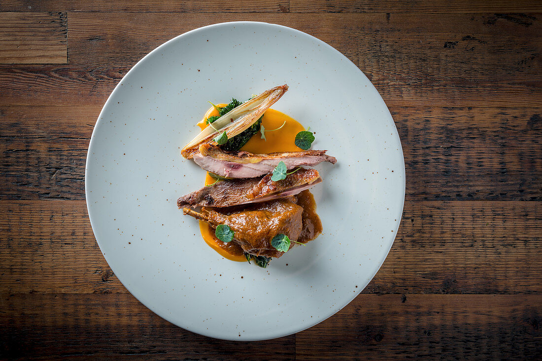 Fasanenbrust mit Butternusskürbis-Püree und Grünkohl-Confit