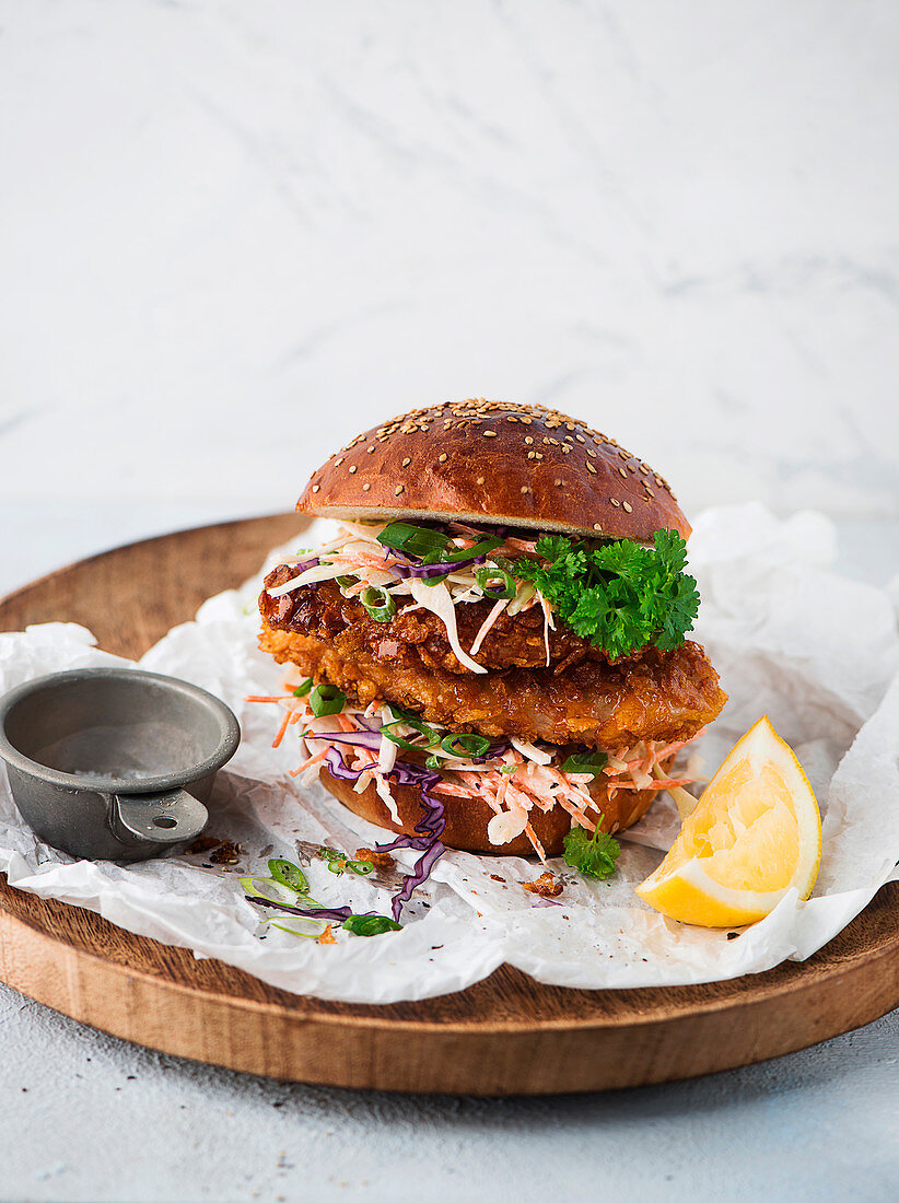 Chicken Burger mit Krautsalat