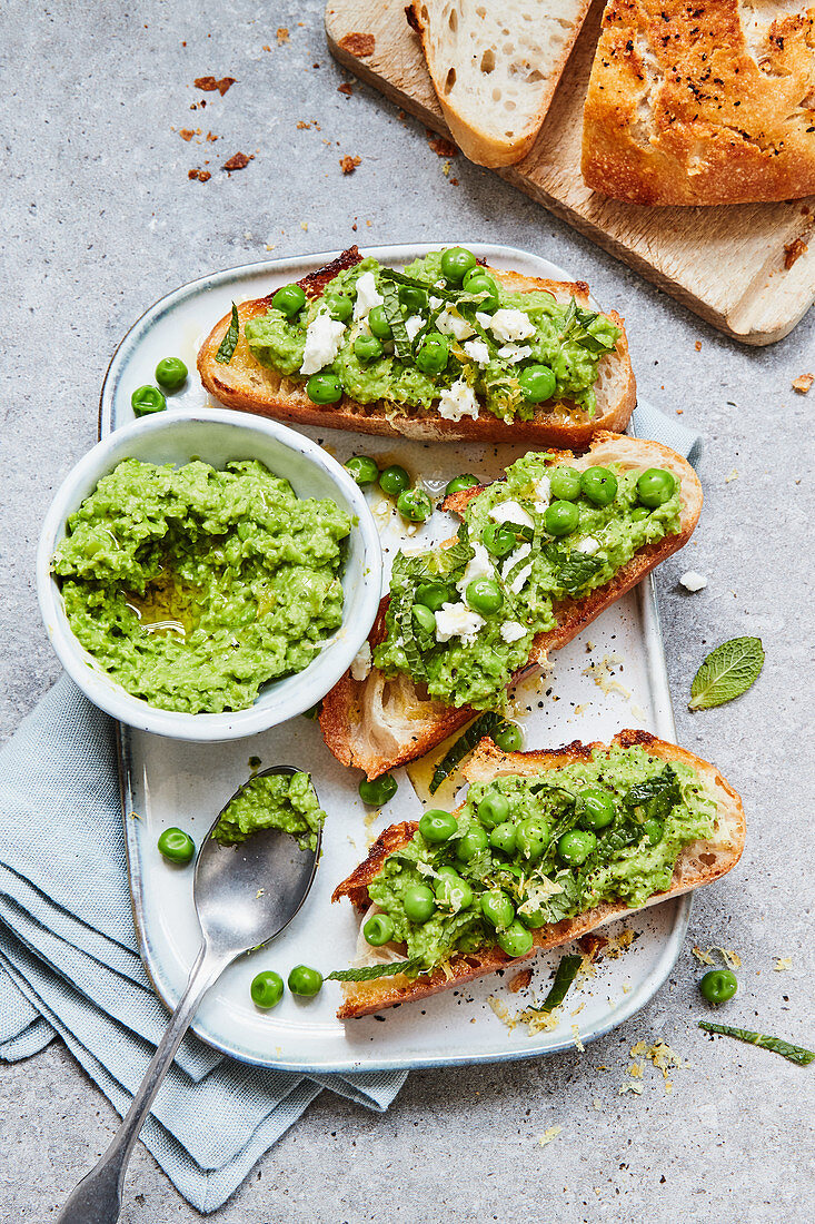 Pea spread on grilled bread