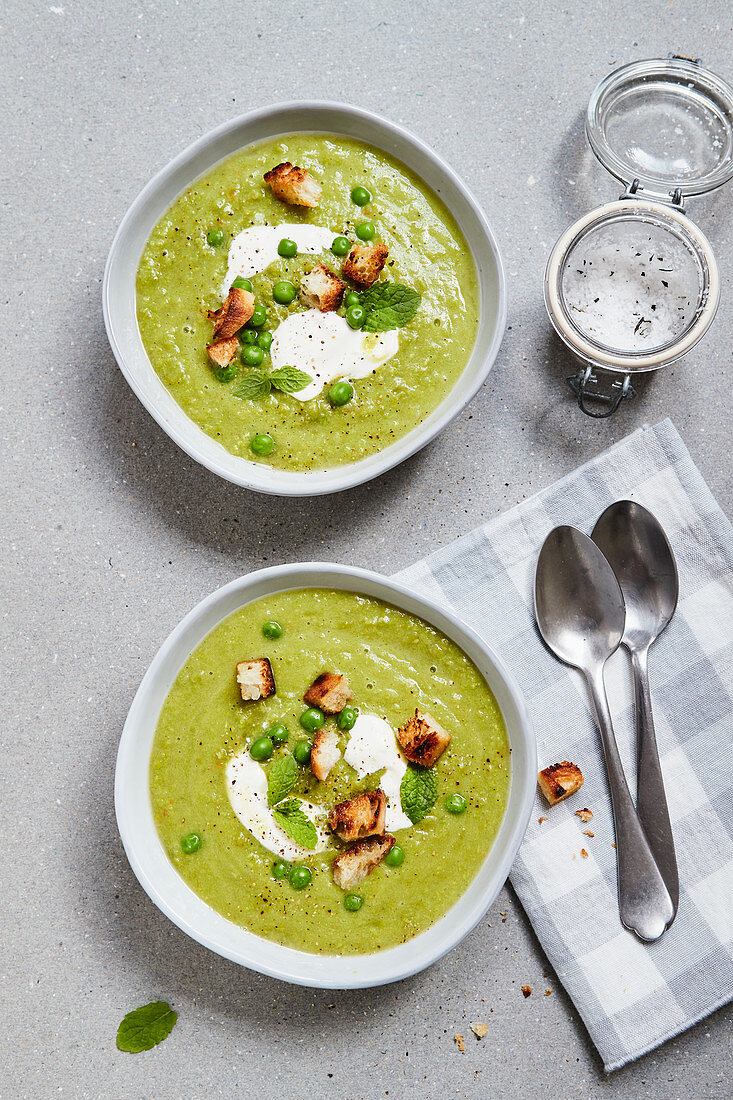 Erbsensuppe mit Croûtons