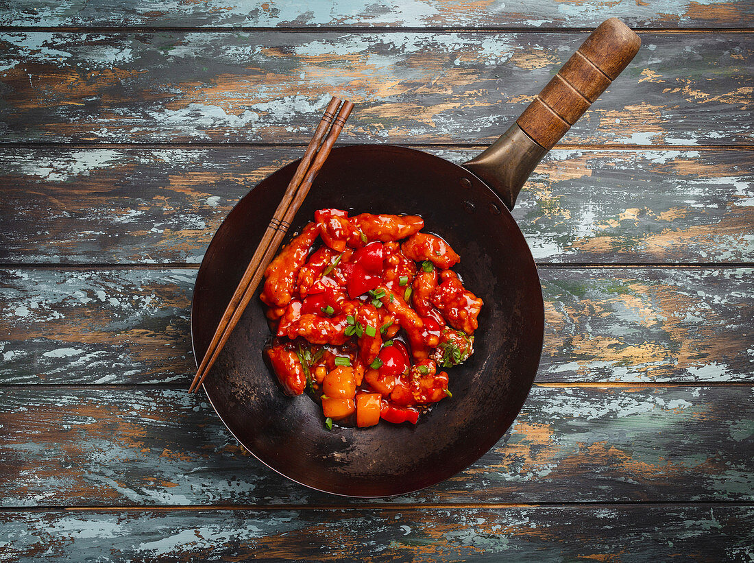 Chinese style chicken in sweet and sour sauce