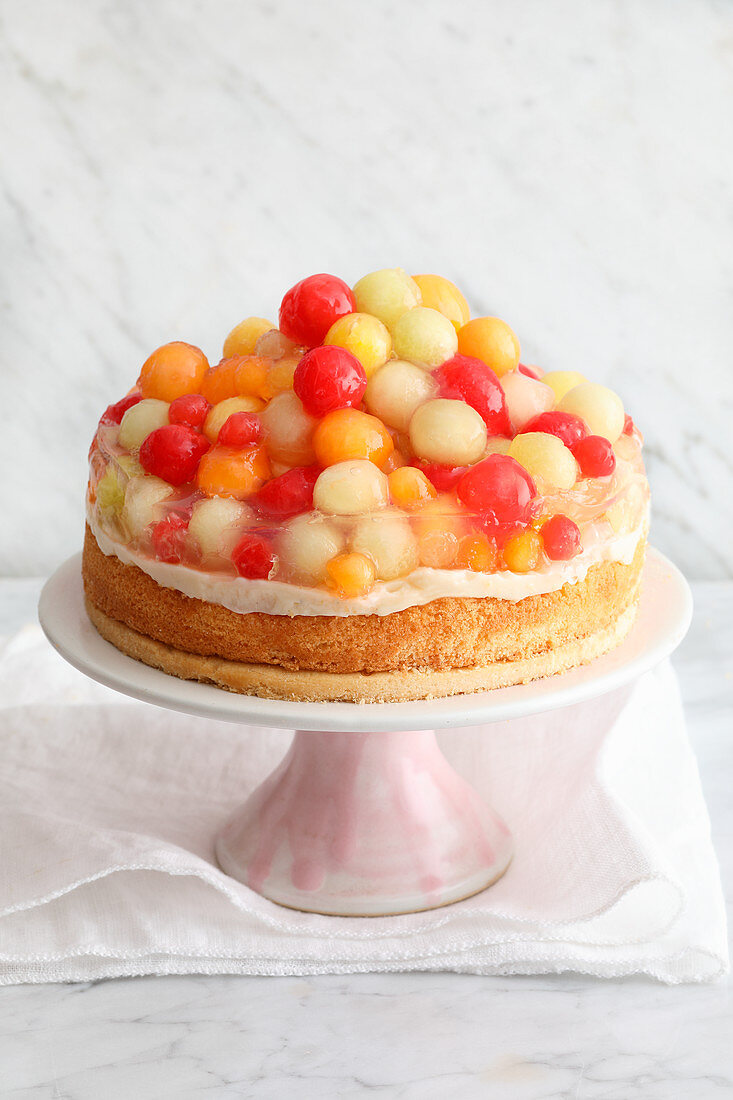 Obsttorte mit Melonenbällchen