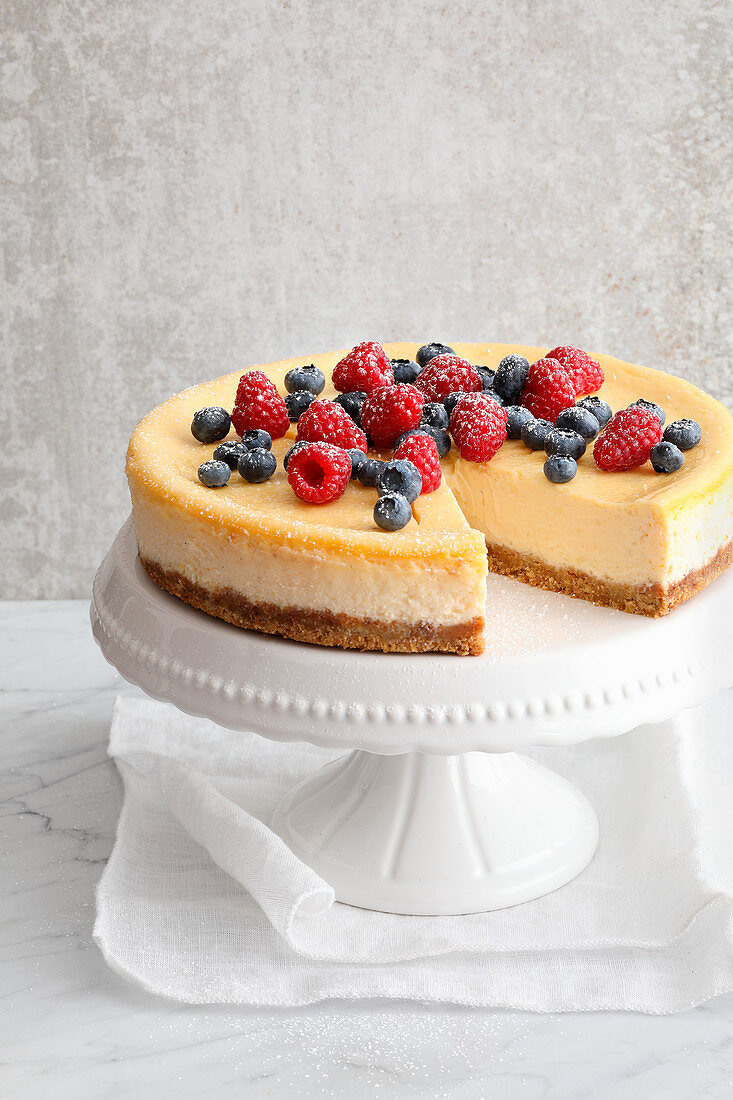 Cheesecake mit frischen Beeren