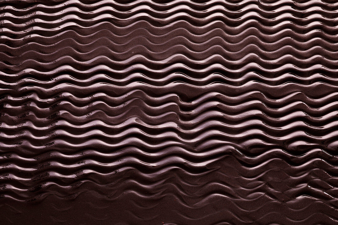 Baking chocolate with a wave pattern (full frame)