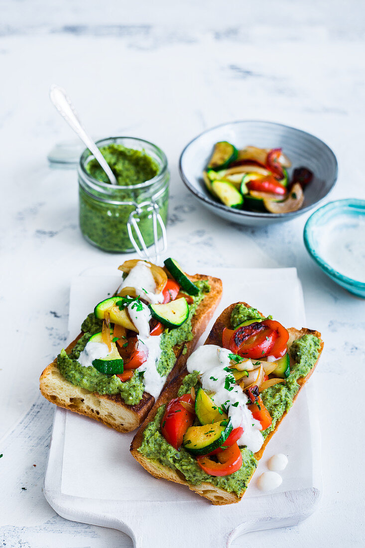 Baghette with kale hummus and veggies