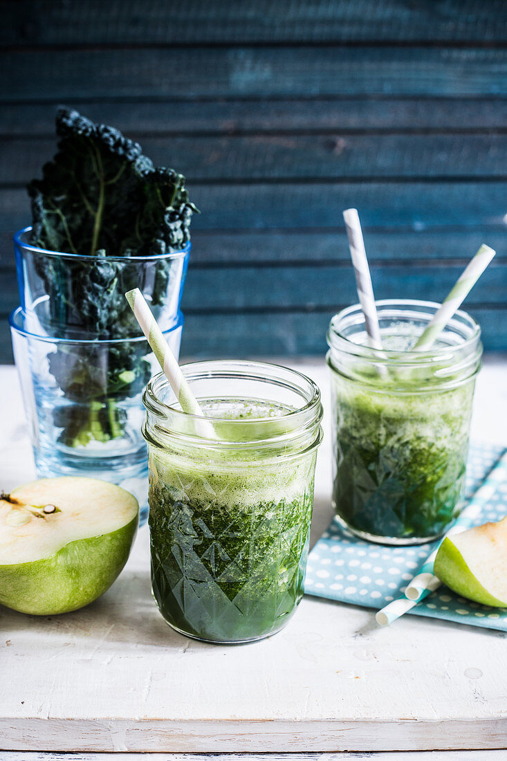 Kale and green apple smoothie