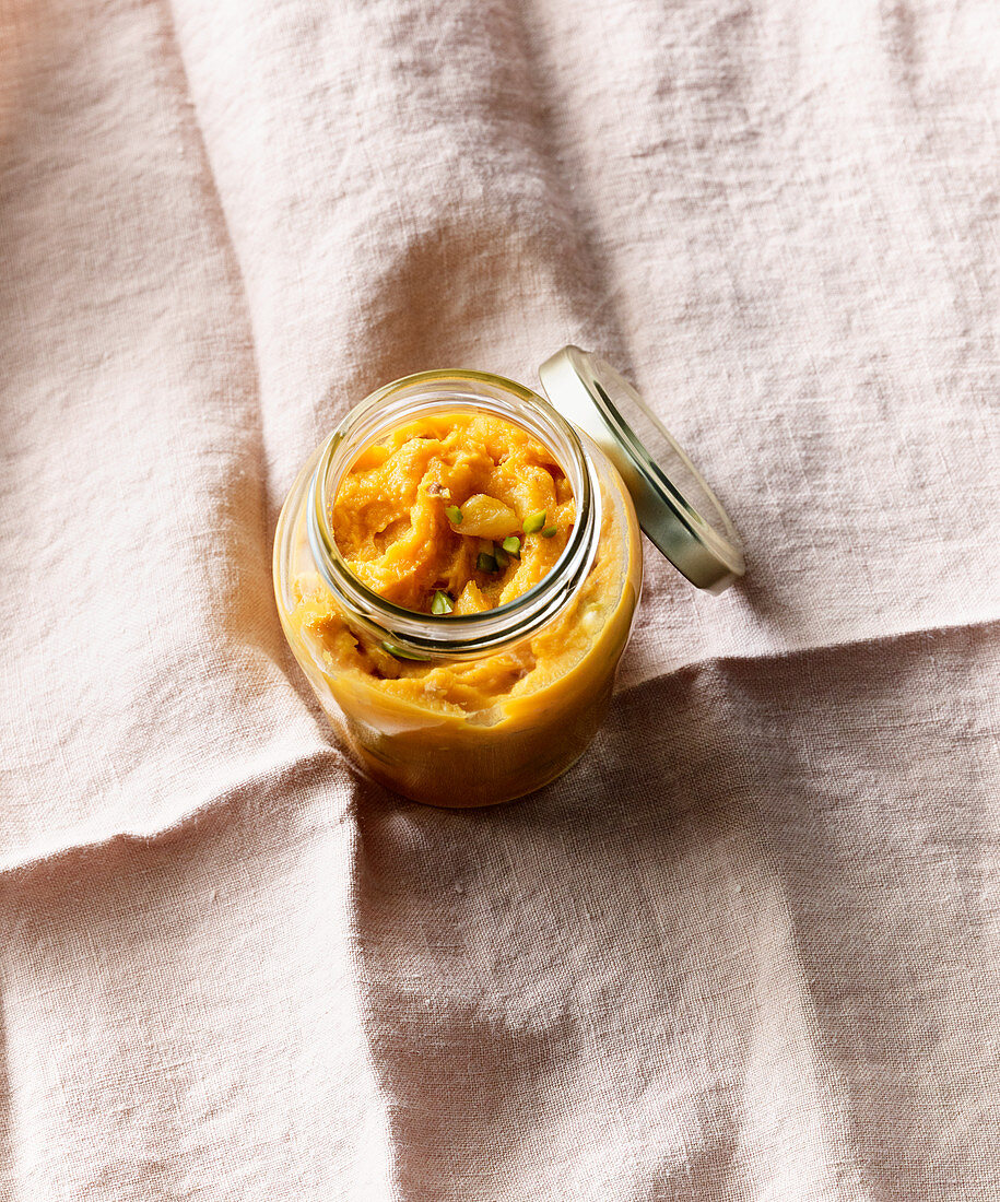 Apricot spread with pistachios