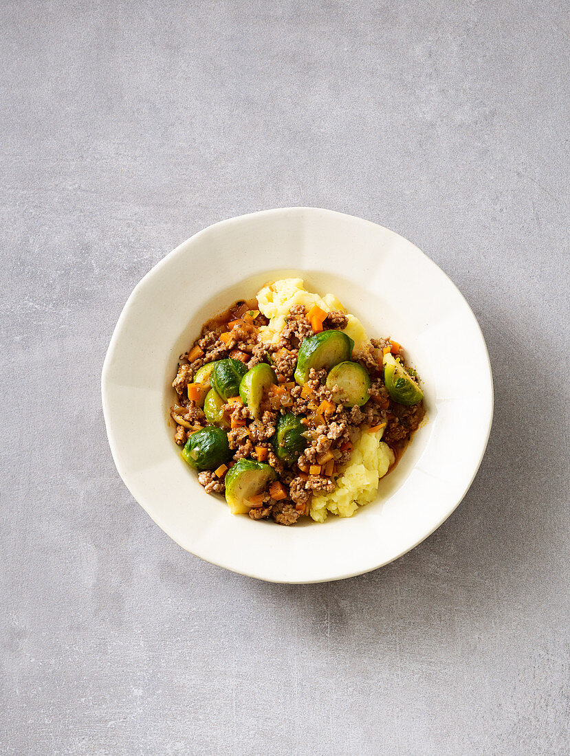 Brussels sprout bolognese with mashed potatoes