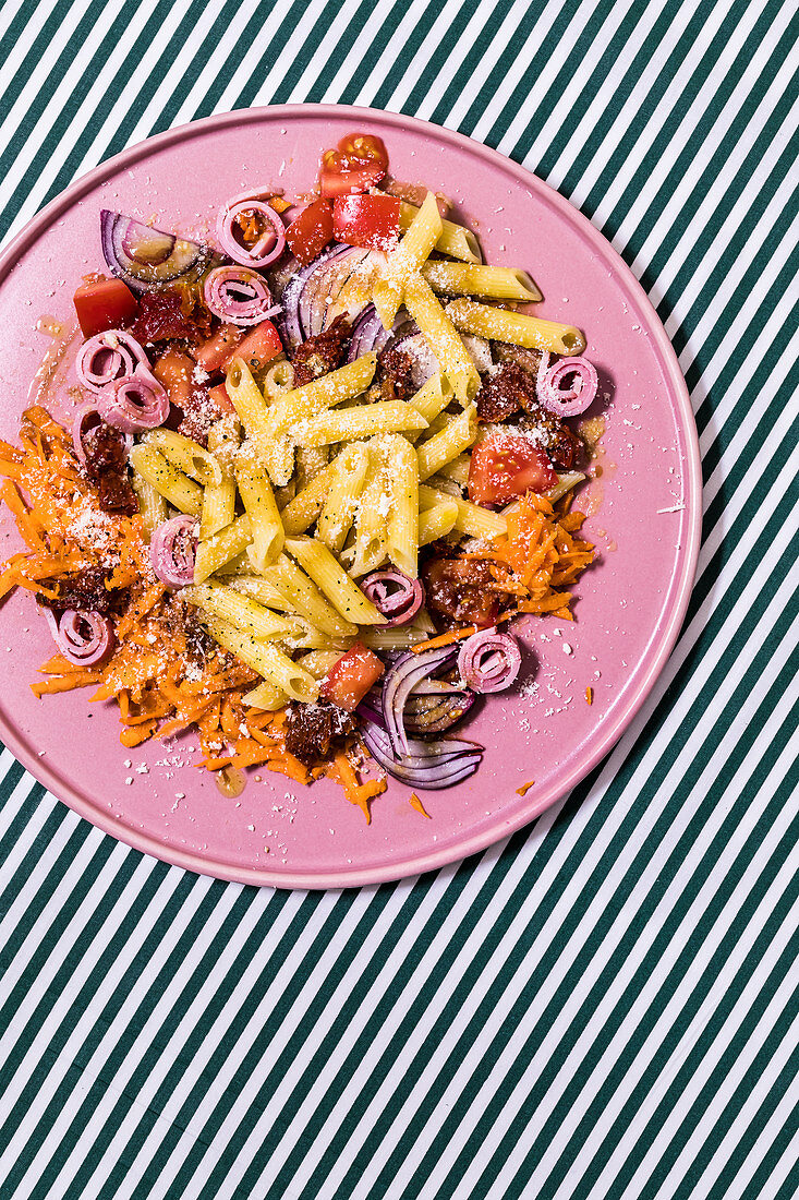 Colourful pasta salad with ham