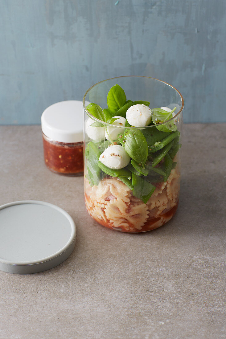 Noodle salad in jar with a tomato vinaigrette to take away