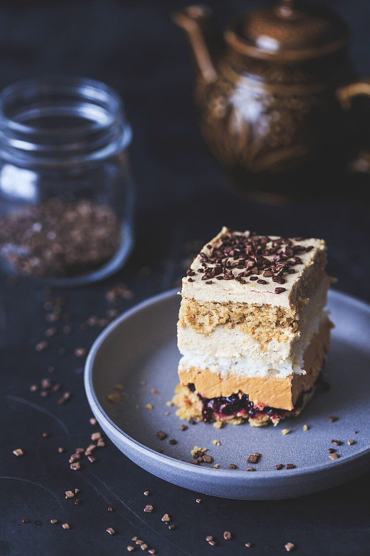 Cake with layers of dulce de leche, coconut meringue and coffee frosting