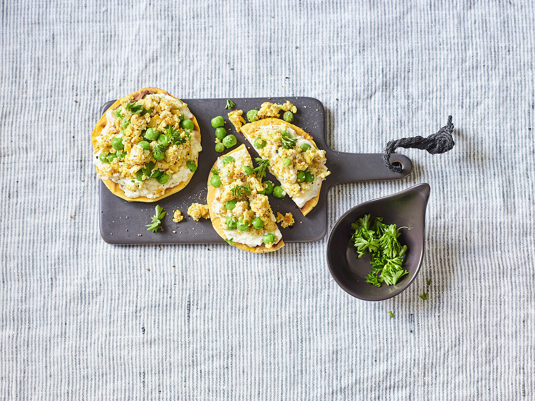 Erbsen-Tofu auf getoastetem Kürbis