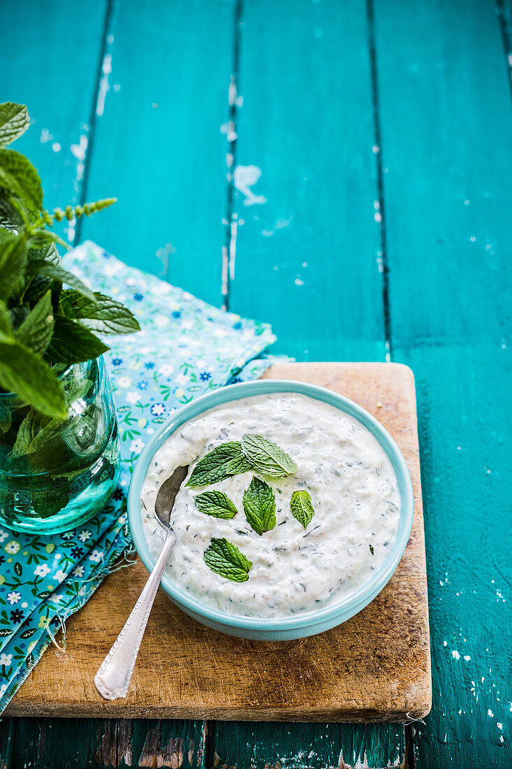 Yogurth, lemon and mint sauce