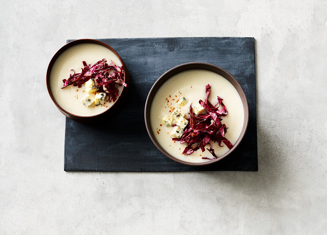 Parsnip soup with pears and gorgonzola