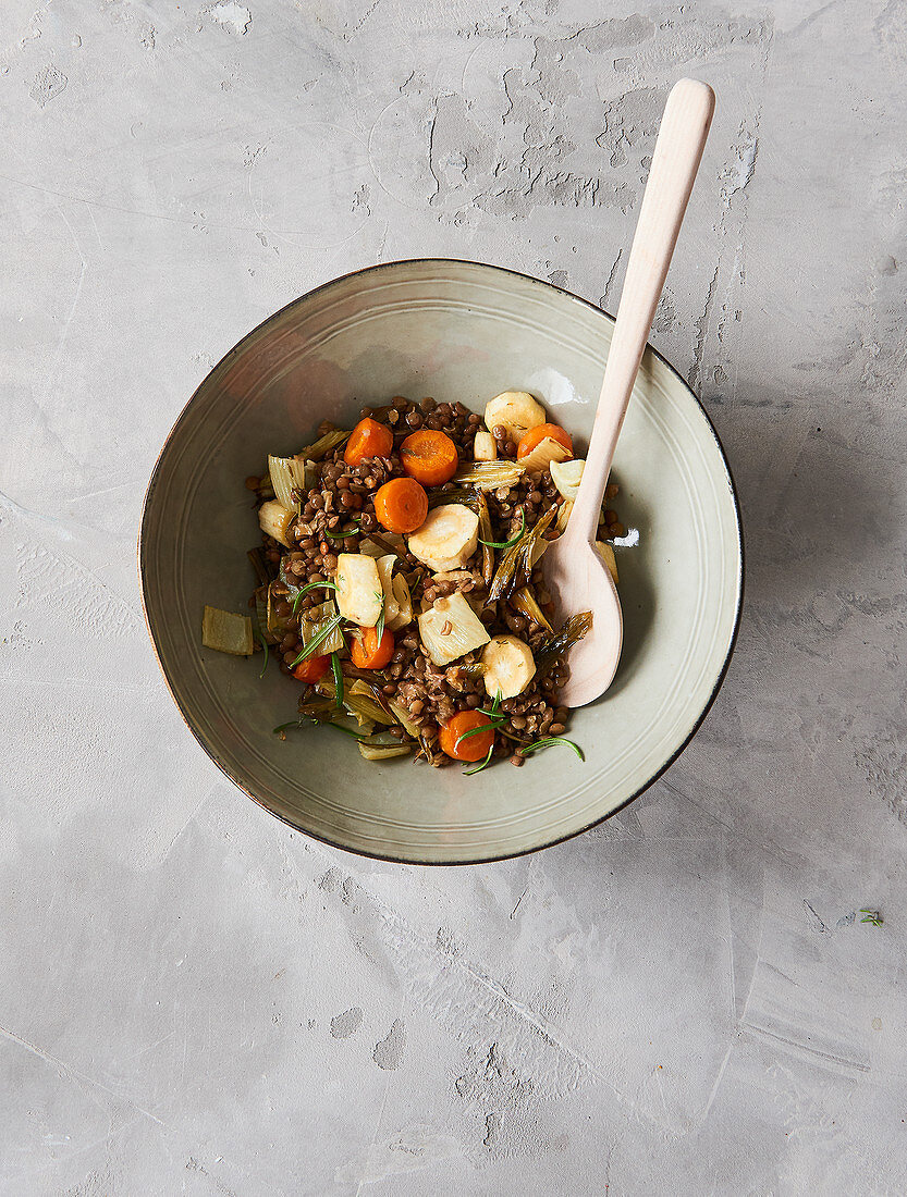 Autumnal oven-roasted vegetables with lentils