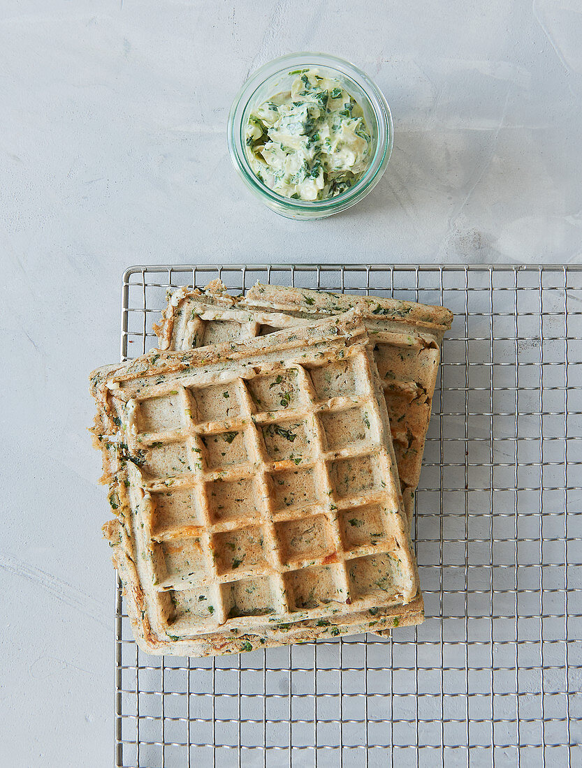 Spelt and spinach waffles with an artichoke dip