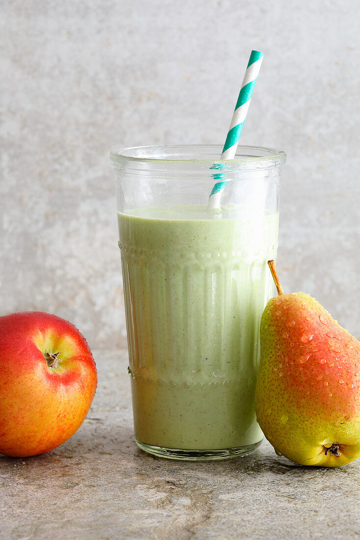 Spinach and yoghurt drink with peat and oat bran