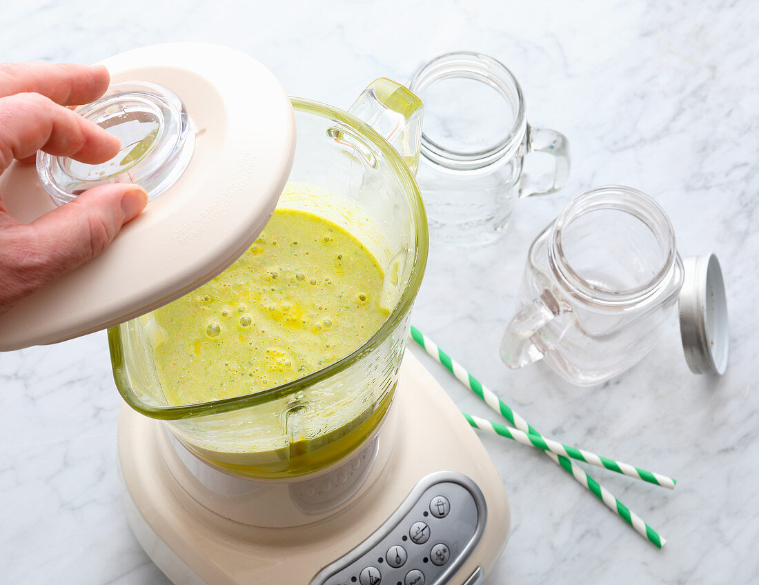 Vegetables being puréed in a blender for drinks