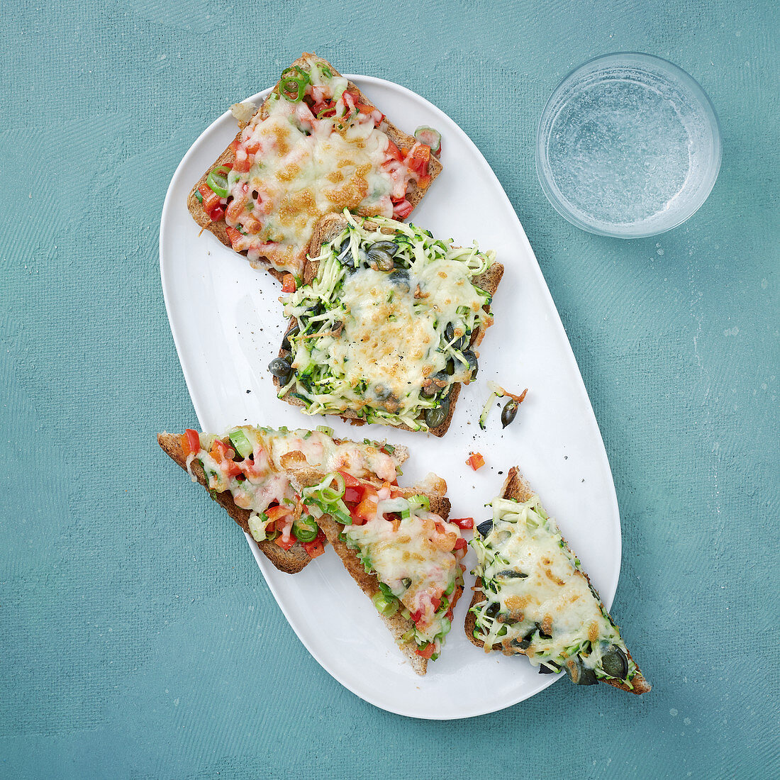 Bunte Toasties mit Paprika und Zucchini