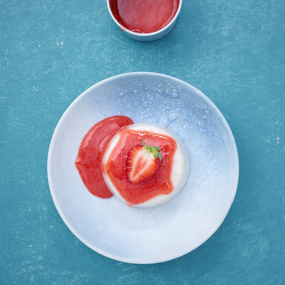 Mini semolina pudding with strawberry sauce