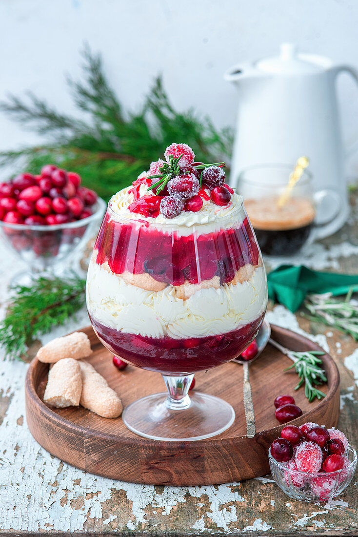 Weihnachts-Trifle mit Cranberries