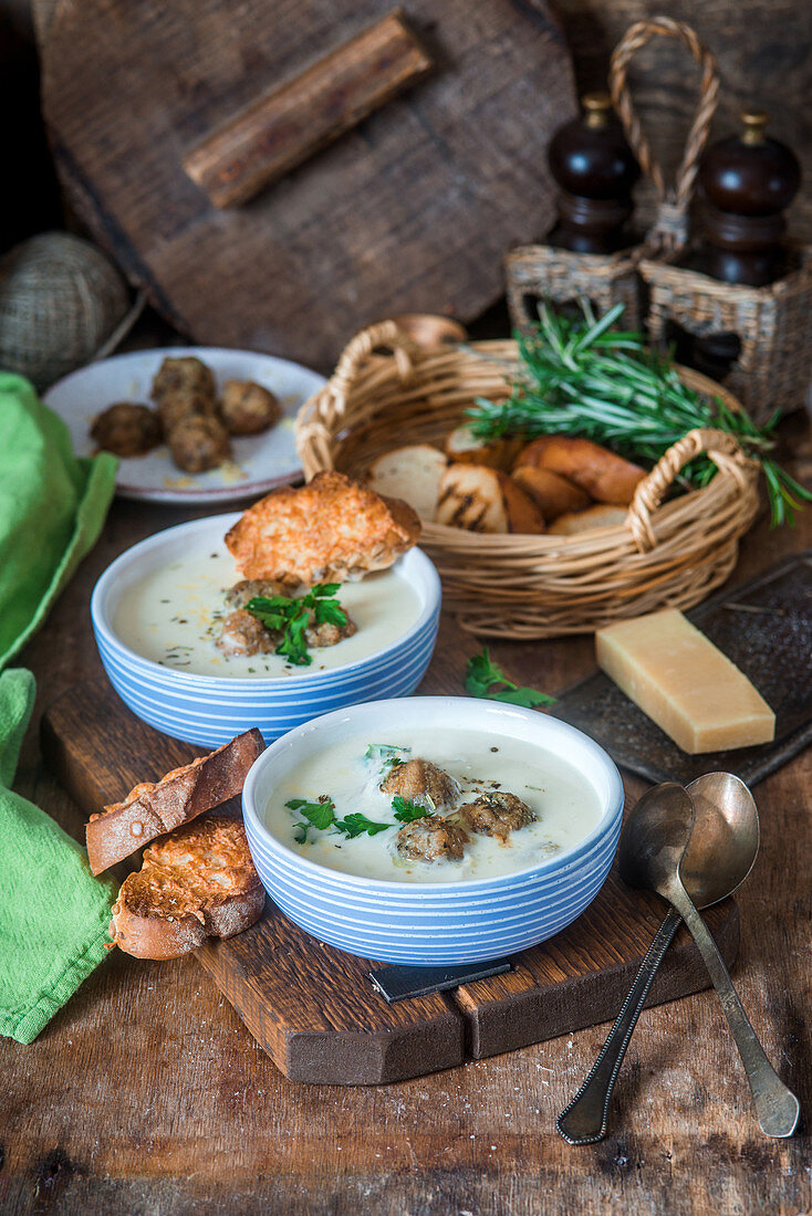 Cheesy soup with meatballs