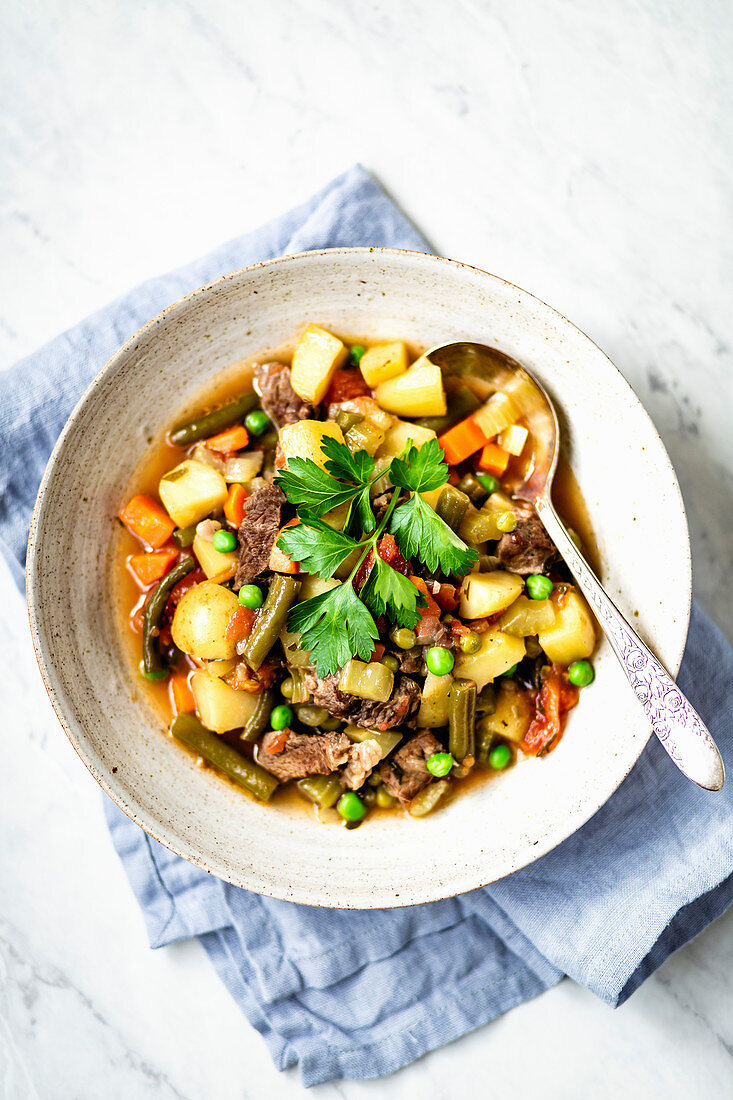 Eintopf mit Rindfleisch und Gemüse