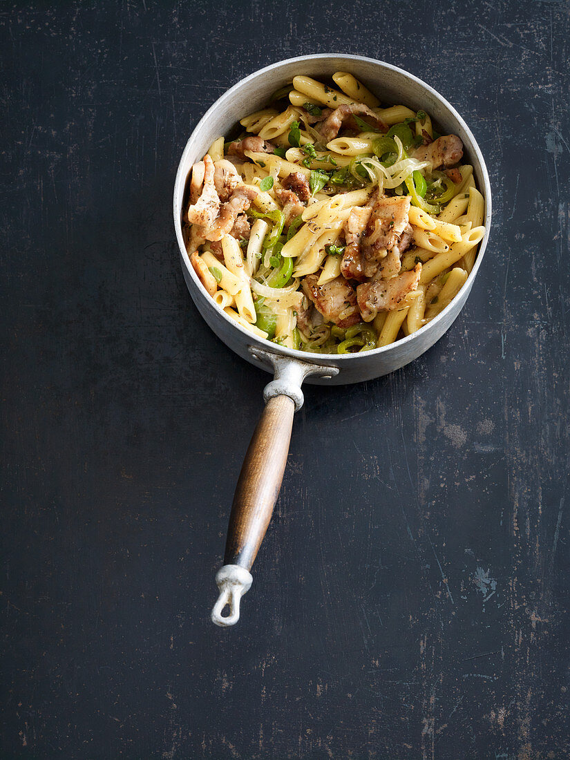 Pasta with pork belly (one pot pasta)