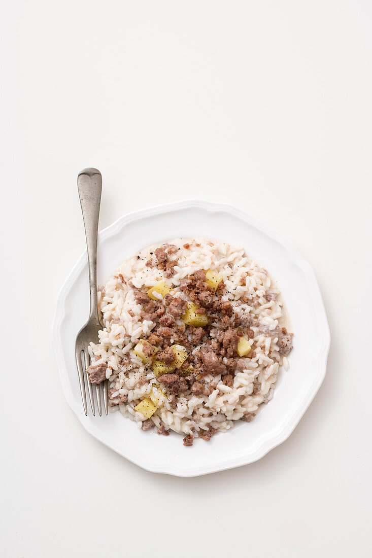 Rustikales Risotto mit Salsiccia und Kartoffeln